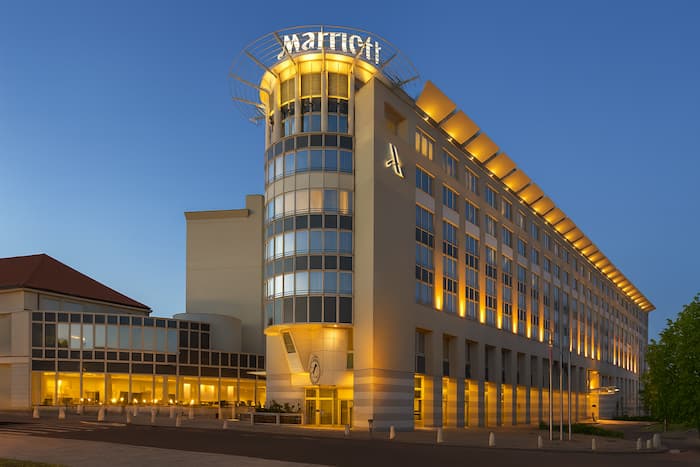 Elewacja Hotelu Velostera przy ulicy Poznańskiej w Warszawie